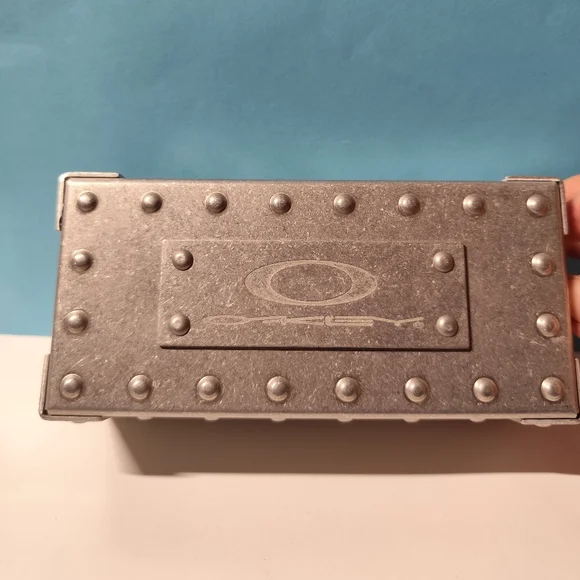 Vintage Oakley Metal Vault Sunglasses Case - Picture 2 of 9
